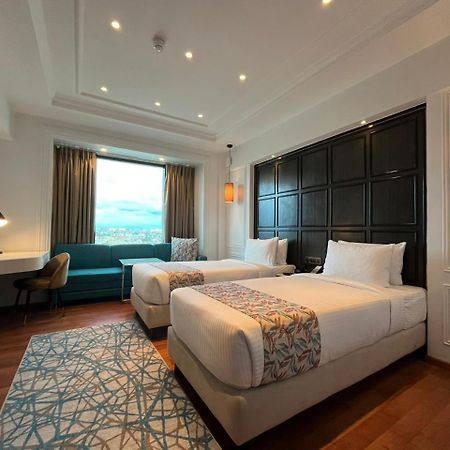 Hotel Soot Колката Екстериор снимка