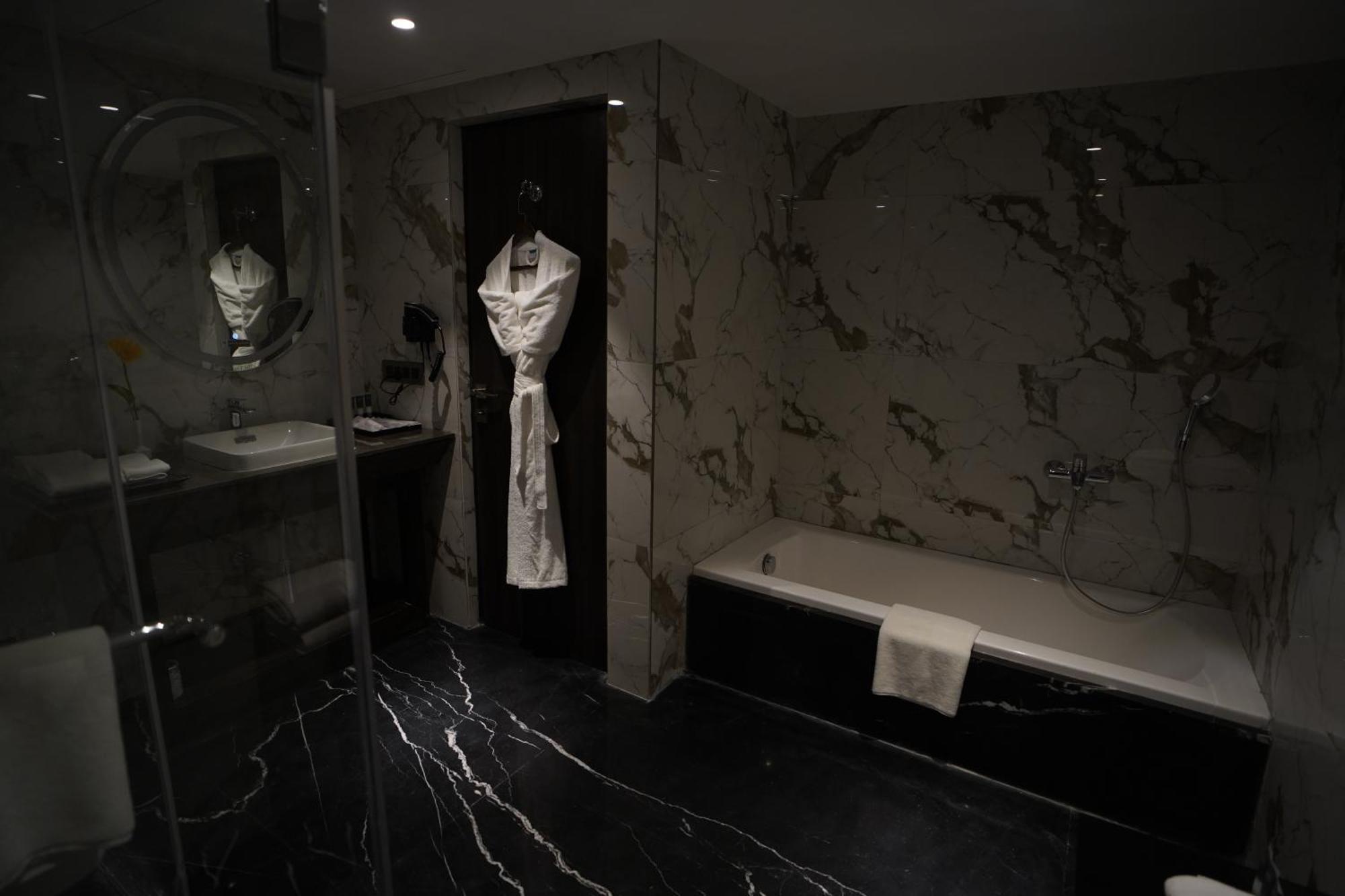 Hotel Soot Колката Екстериор снимка