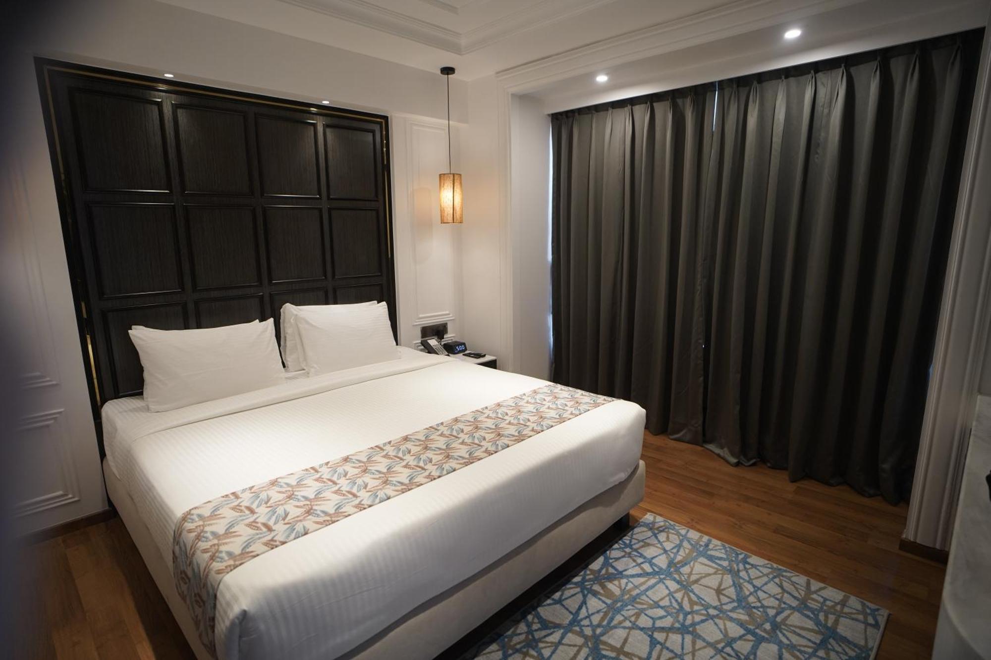 Hotel Soot Колката Екстериор снимка