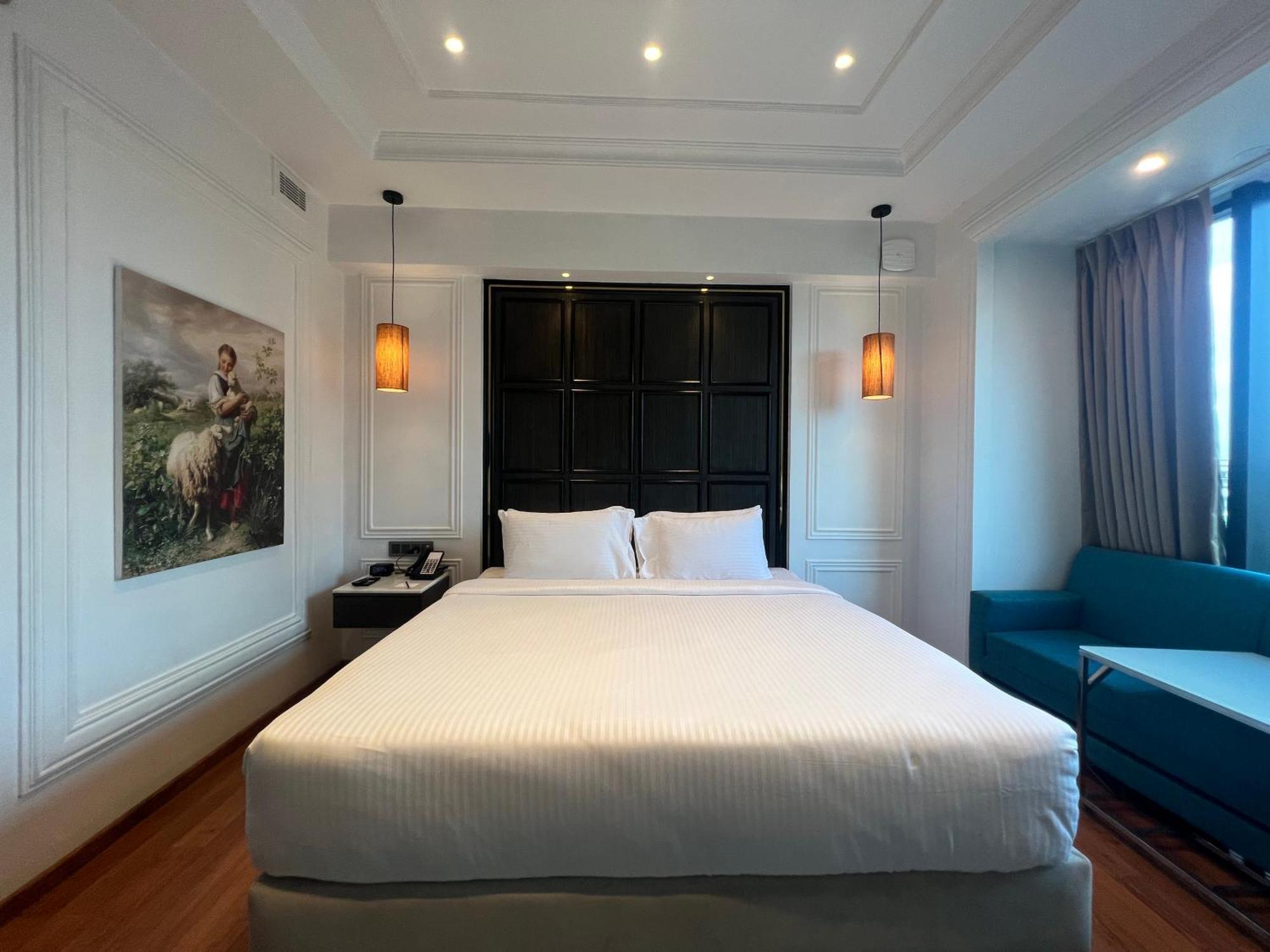 Hotel Soot Колката Екстериор снимка