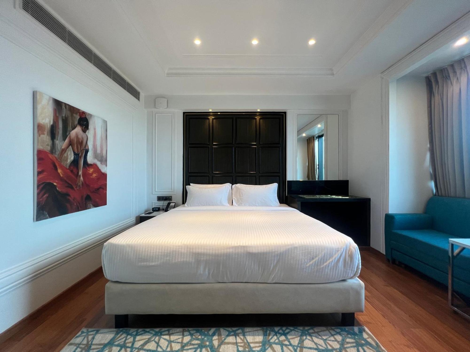 Hotel Soot Колката Екстериор снимка