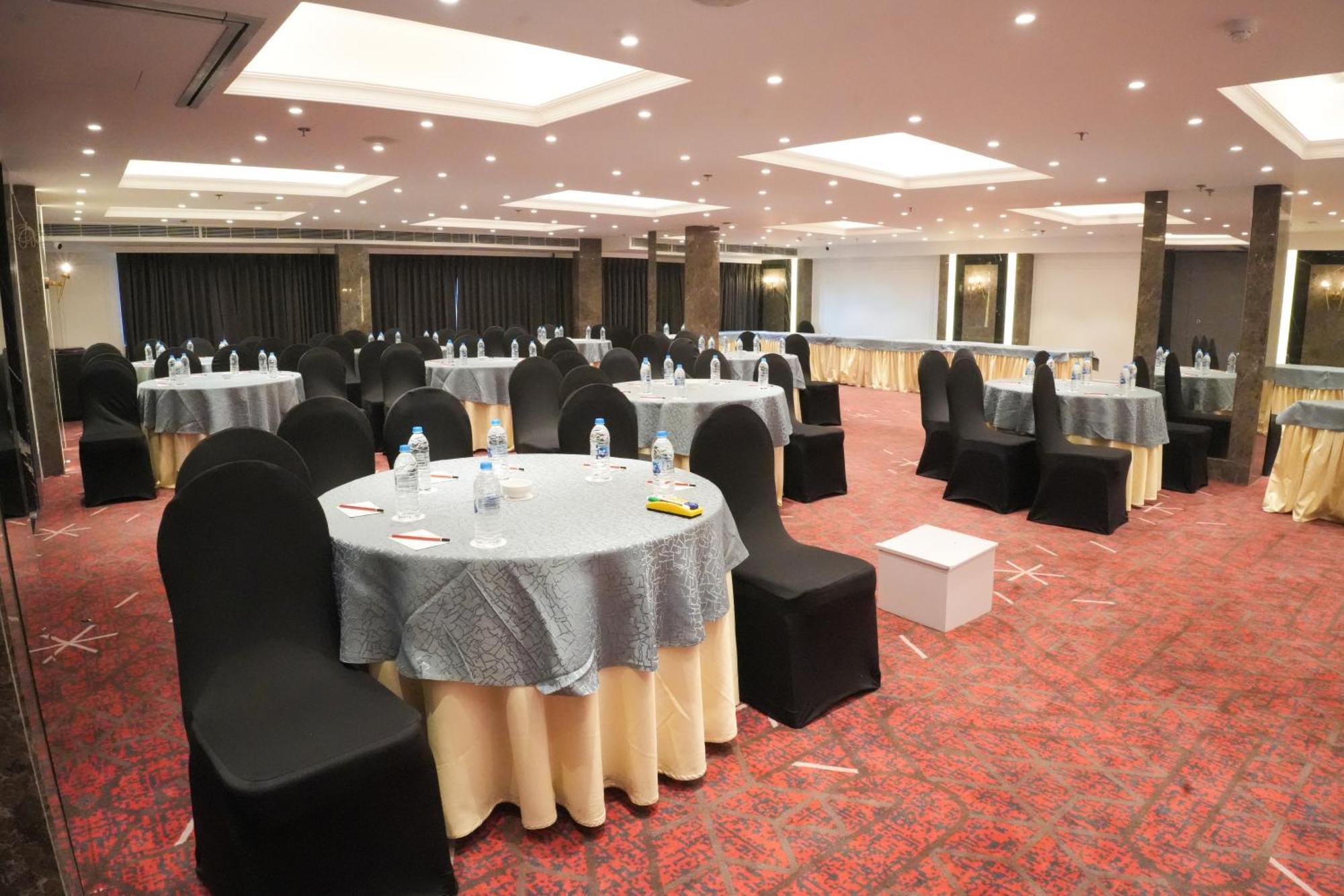 Hotel Soot Колката Екстериор снимка