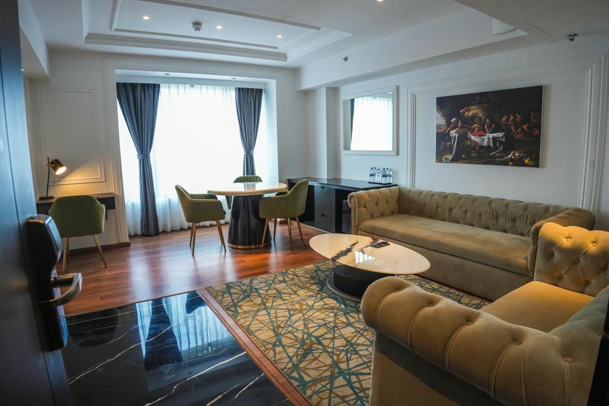 Hotel Soot Колката Екстериор снимка
