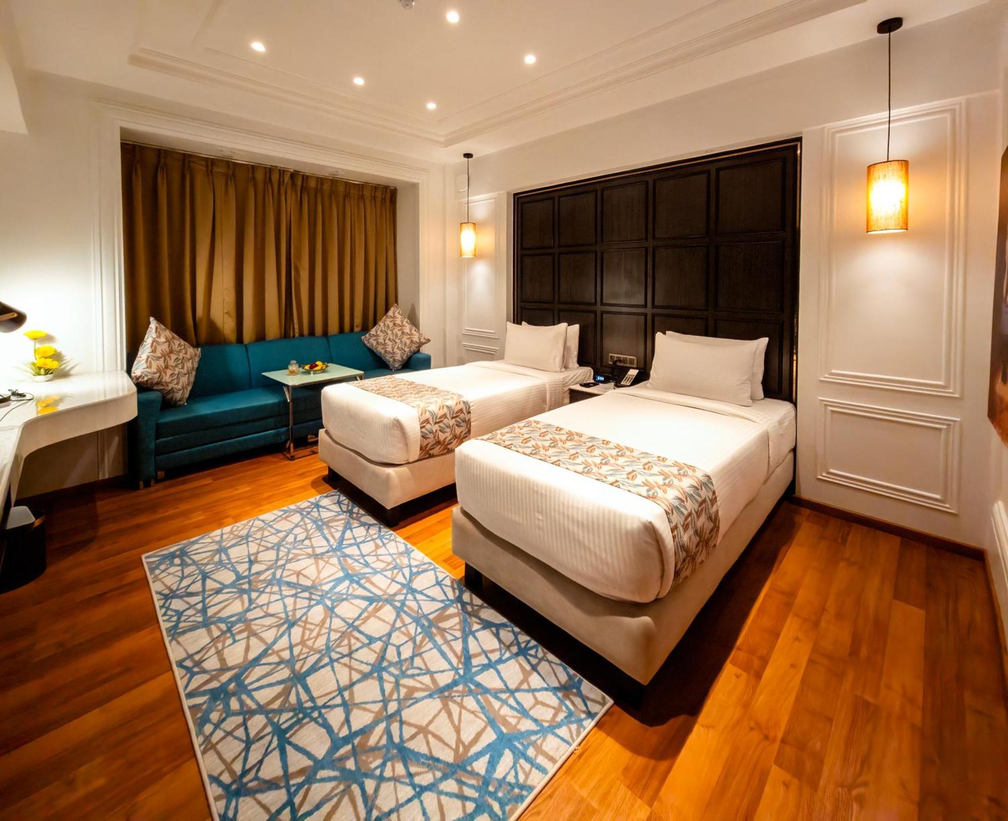 Hotel Soot Колката Екстериор снимка