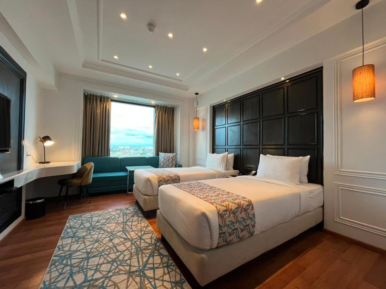 Hotel Soot Колката Екстериор снимка
