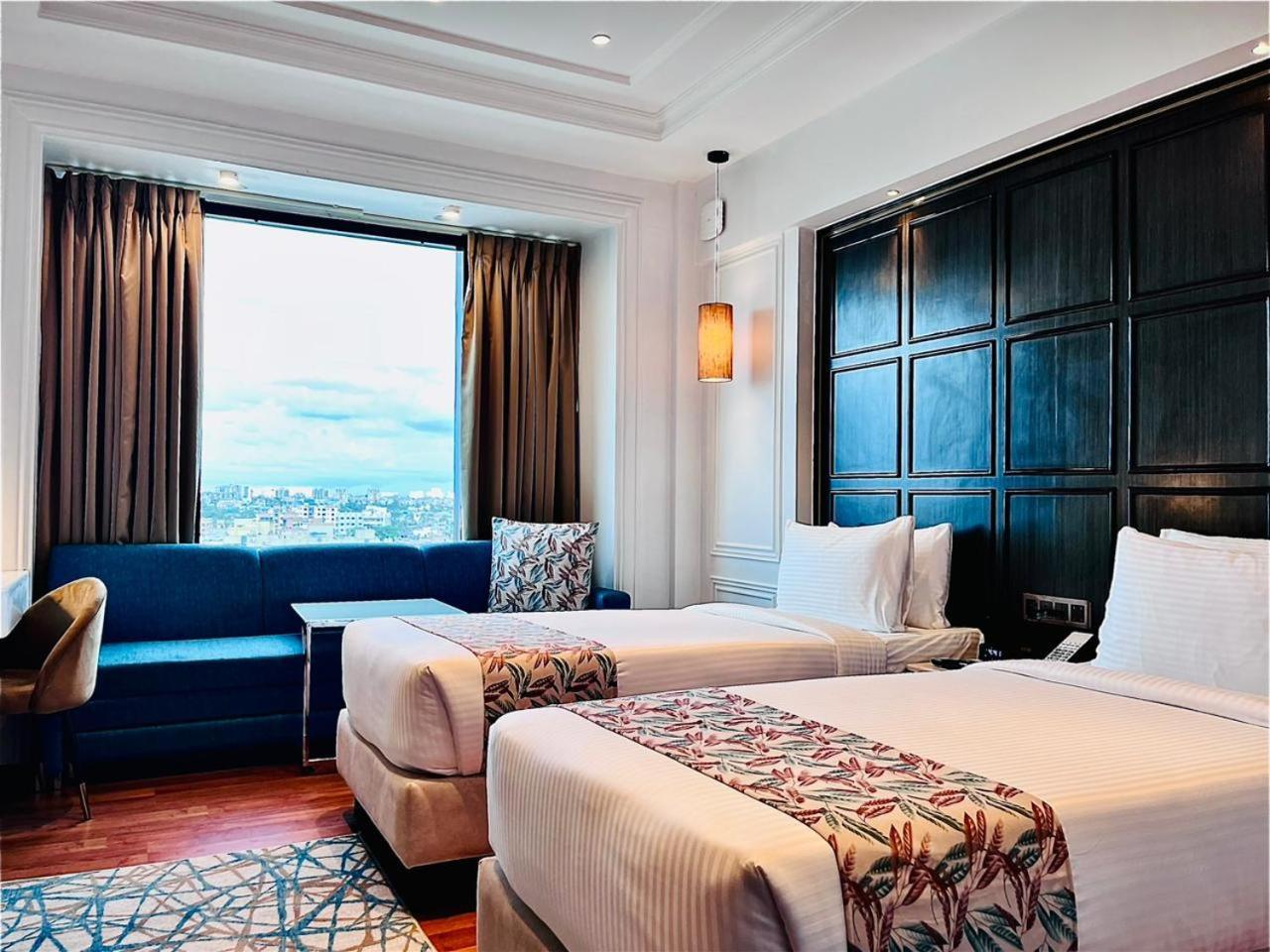 Hotel Soot Колката Екстериор снимка